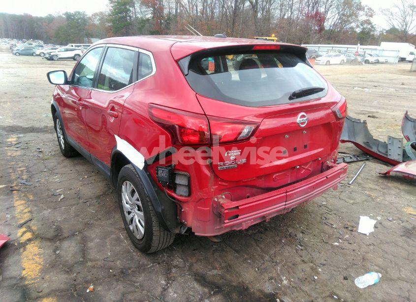 Photo 3 of 2018 Nissan Rogue SPORT S (VIN JN1BJ1CP7JW157627)