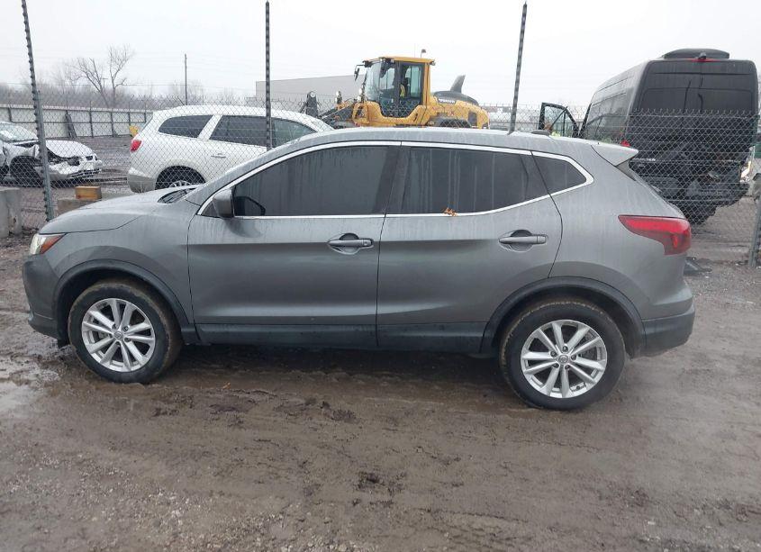 Photo 15 of 2018 Nissan Rogue SPORT S (VIN JN1BJ1CP7JW158308)