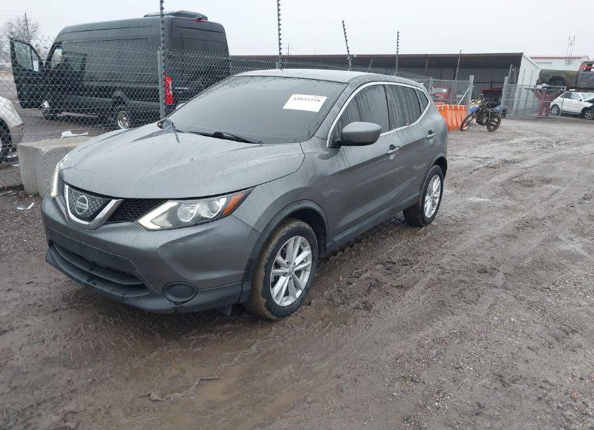 Photo 2 of 2018 Nissan Rogue SPORT S (VIN JN1BJ1CP7JW158308)