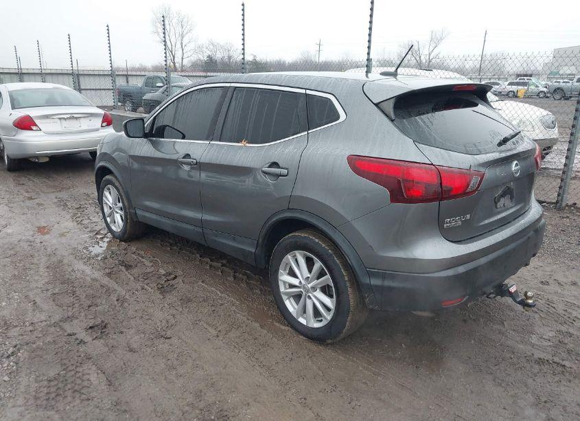 Photo 3 of 2018 Nissan Rogue SPORT S (VIN JN1BJ1CP7JW158308)
