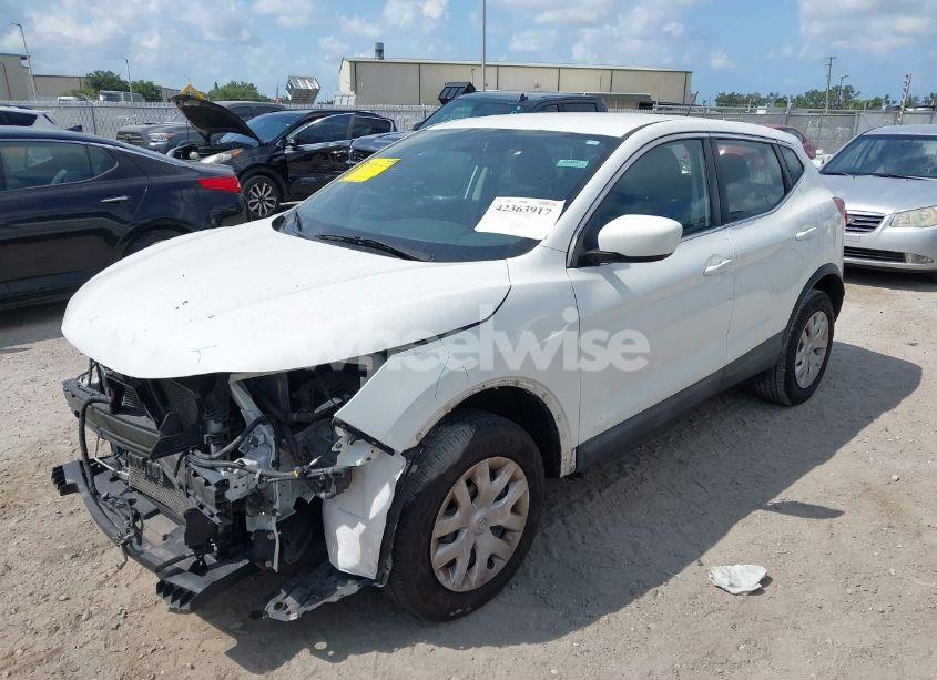 Photo 2 of 2018 Nissan Rogue SPORT S (VIN JN1BJ1CP7JW161516)