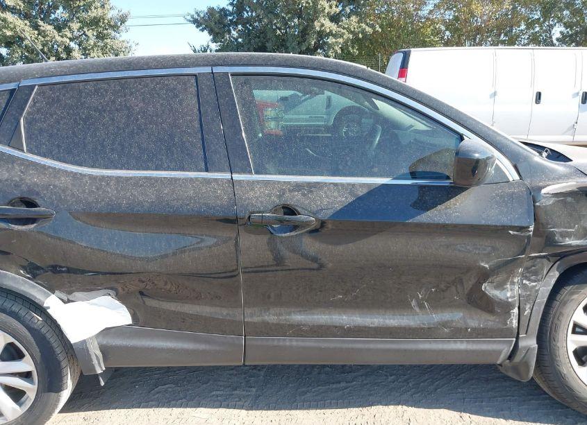 Photo 13 of 2018 Nissan Rogue SPORT S (VIN JN1BJ1CP7JW188456)