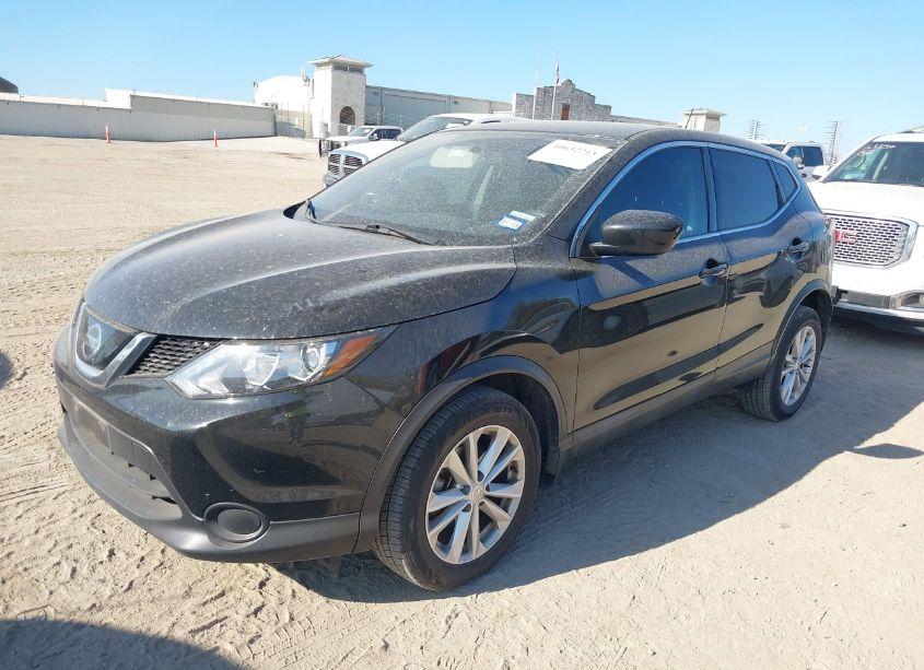 Photo 2 of 2018 Nissan Rogue SPORT S (VIN JN1BJ1CP7JW188456)