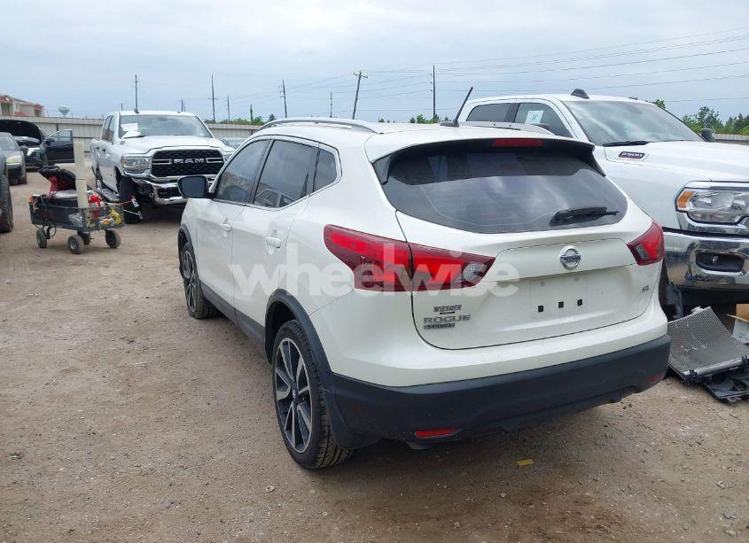 Photo 3 of 2017 Nissan Rogue SPORT SL (VIN JN1BJ1CP8HW003213)