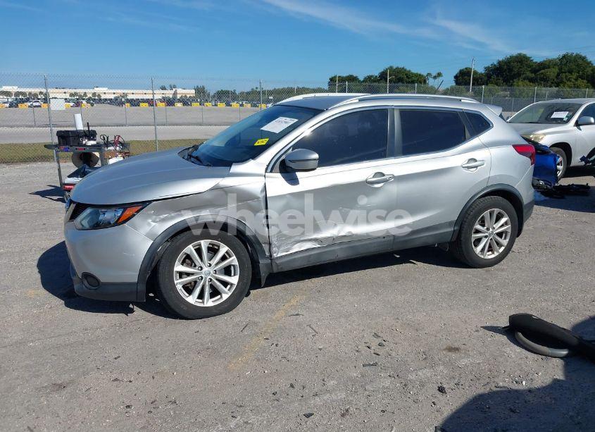 Photo 2 of 2017 Nissan Rogue SPORT SV (VIN JN1BJ1CP8HW011084)