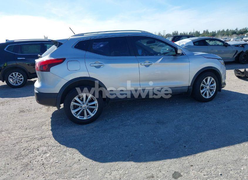 Photo 4 of 2017 Nissan Rogue SPORT SV (VIN JN1BJ1CP8HW011084)
