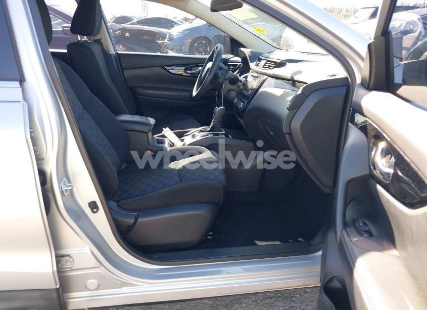 Photo 5 of 2017 Nissan Rogue SPORT SV (VIN JN1BJ1CP8HW011084)