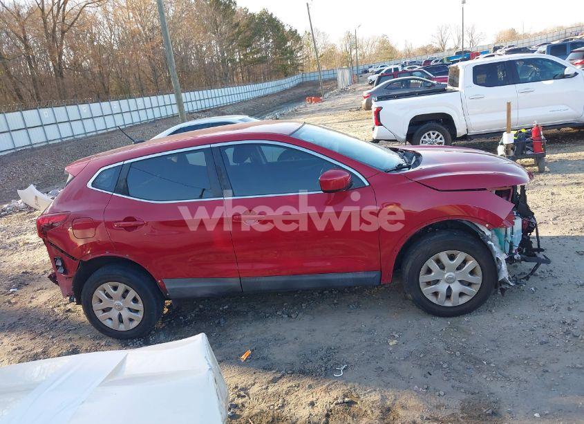 Photo 14 of 2018 Nissan Rogue SPORT S (VIN JN1BJ1CP8JW101406)