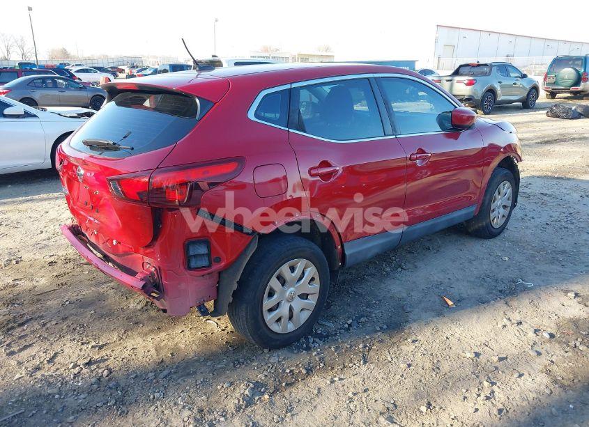 Photo 4 of 2018 Nissan Rogue SPORT S (VIN JN1BJ1CP8JW101406)