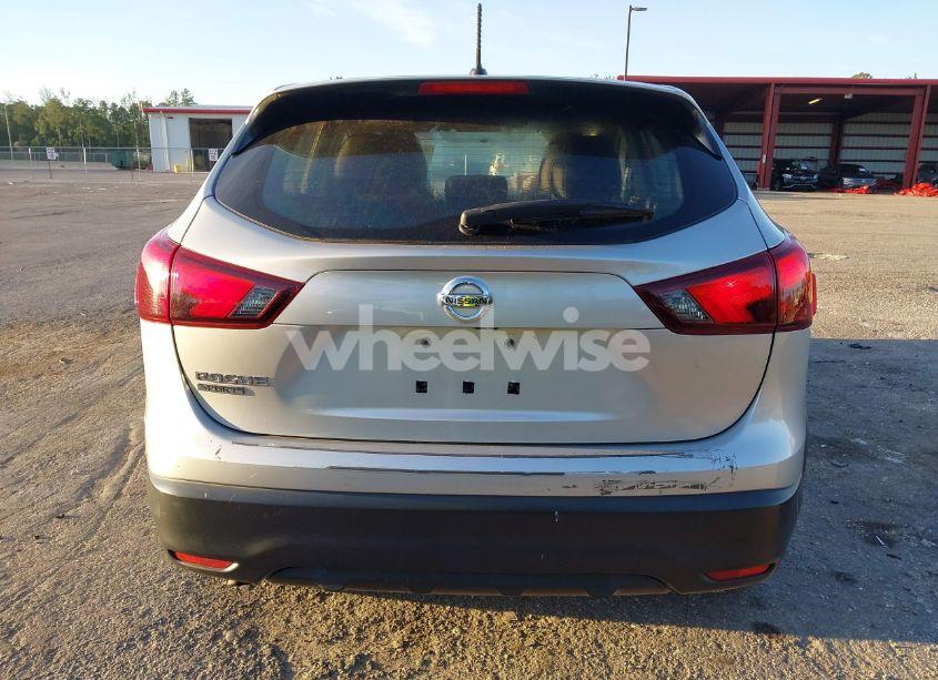 Photo 17 of 2018 Nissan Rogue SPORT S (VIN JN1BJ1CP8JW157281)