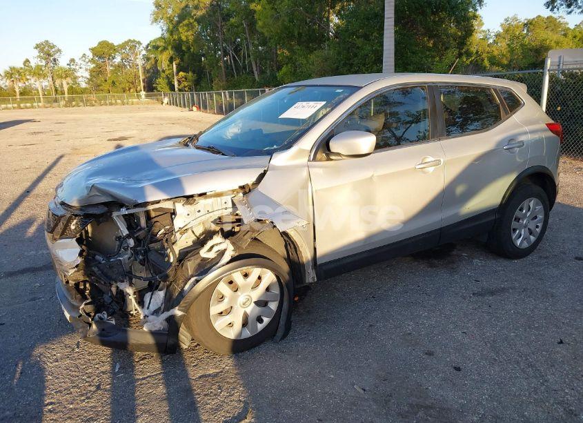 Photo 2 of 2018 Nissan Rogue SPORT S (VIN JN1BJ1CP8JW157281)