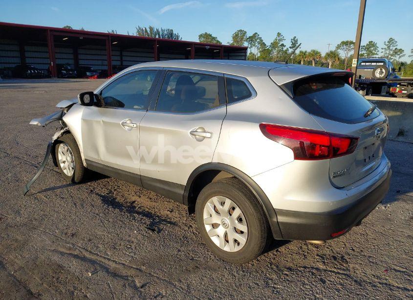 Photo 3 of 2018 Nissan Rogue SPORT S (VIN JN1BJ1CP8JW157281)