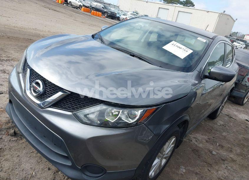 Photo 2 of 2017 Nissan Rogue SPORT S (VIN JN1BJ1CP9HW026144)