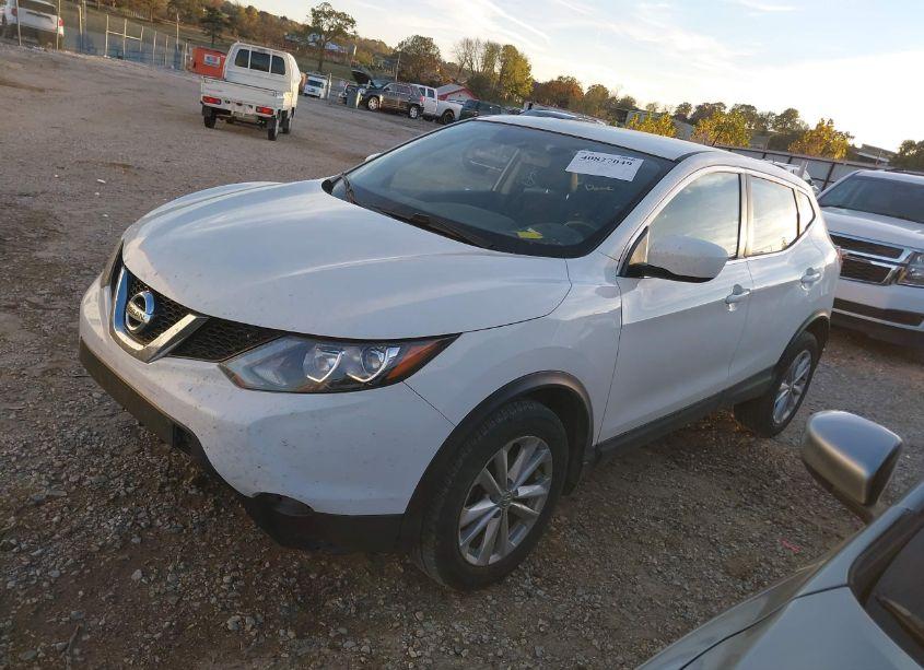 Photo 2 of 2017 Nissan Rogue SPORT S (VIN JN1BJ1CP9HW027925)