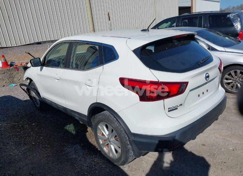 Photo 3 of 2017 Nissan Rogue SPORT S (VIN JN1BJ1CP9HW029397)