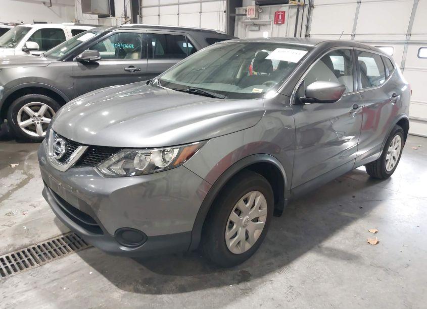 Photo 2 of 2018 Nissan Rogue SPORT S (VIN JN1BJ1CP9JW107540)