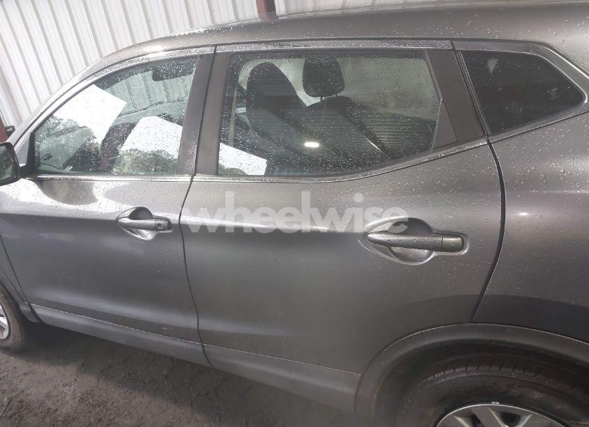 Photo 14 of 2018 Nissan Rogue SPORT S (VIN JN1BJ1CP9JW150890)