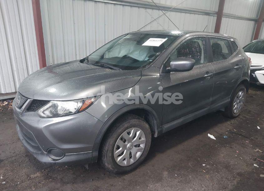 Photo 2 of 2018 Nissan Rogue SPORT S (VIN JN1BJ1CP9JW150890)