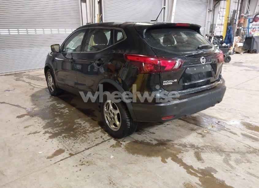 Photo 3 of 2018 Nissan Rogue SPORT S (VIN JN1BJ1CP9JW159783)