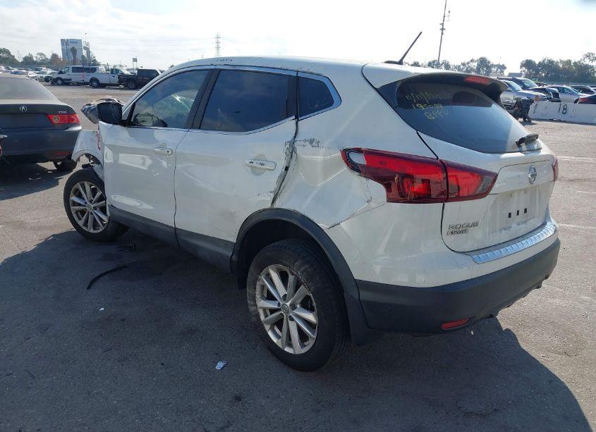 Photo 3 of 2018 Nissan Rogue SPORT S (VIN JN1BJ1CP9JW195098)