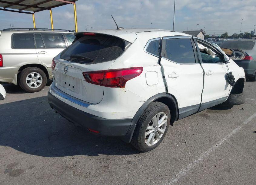 Photo 4 of 2018 Nissan Rogue SPORT S (VIN JN1BJ1CP9JW195098)