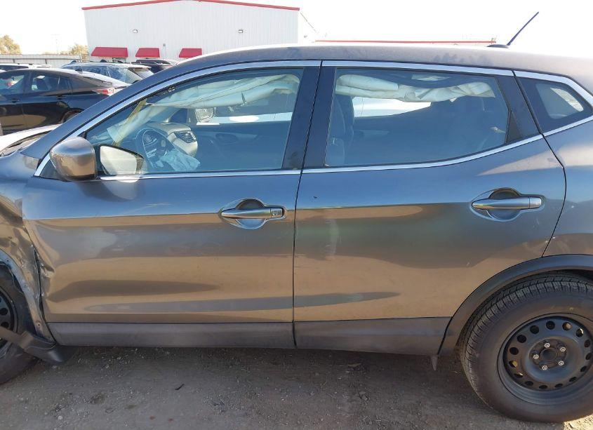 Photo 15 of 2017 Nissan Rogue SPORT S (VIN JN1BJ1CPXHW000846)