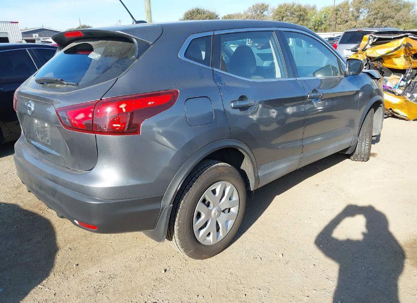 Photo 4 of 2017 Nissan Rogue SPORT S (VIN JN1BJ1CPXHW000846)