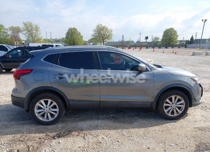 Photo 13 of 2017 Nissan Rogue SPORT SV (VIN JN1BJ1CPXHW031997)