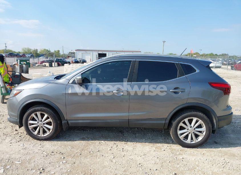 Photo 14 of 2017 Nissan Rogue SPORT SV (VIN JN1BJ1CPXHW031997)