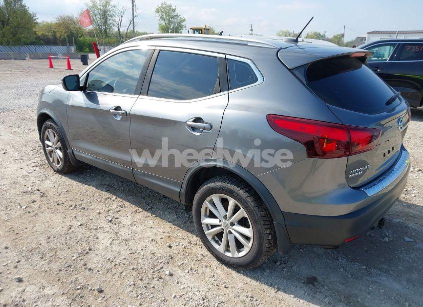 Photo 3 of 2017 Nissan Rogue SPORT SV (VIN JN1BJ1CPXHW031997)