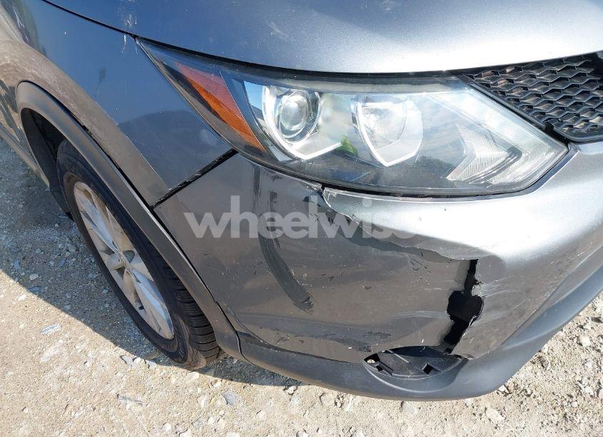 Photo 6 of 2017 Nissan Rogue SPORT SV (VIN JN1BJ1CPXHW031997)