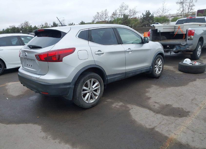 Photo 4 of 2017 Nissan Rogue SPORT S (VIN JN1BJ1CPXHW034625)