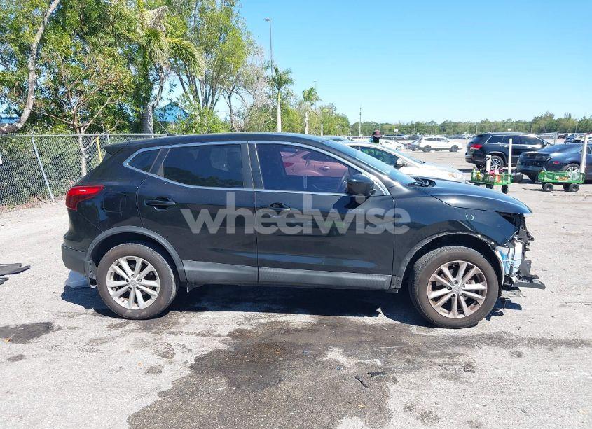 Photo 13 of 2018 Nissan Rogue SPORT S (VIN JN1BJ1CPXJW151837)