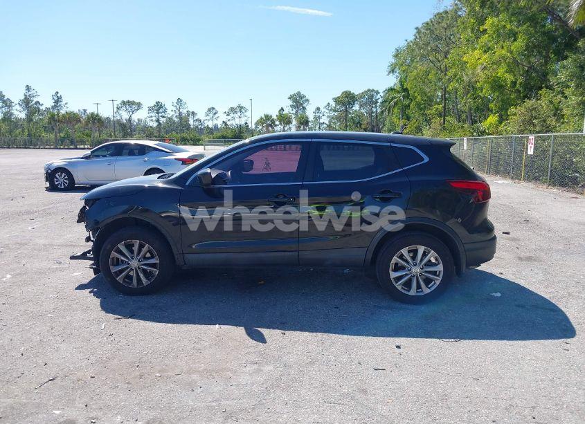 Photo 14 of 2018 Nissan Rogue SPORT S (VIN JN1BJ1CPXJW151837)