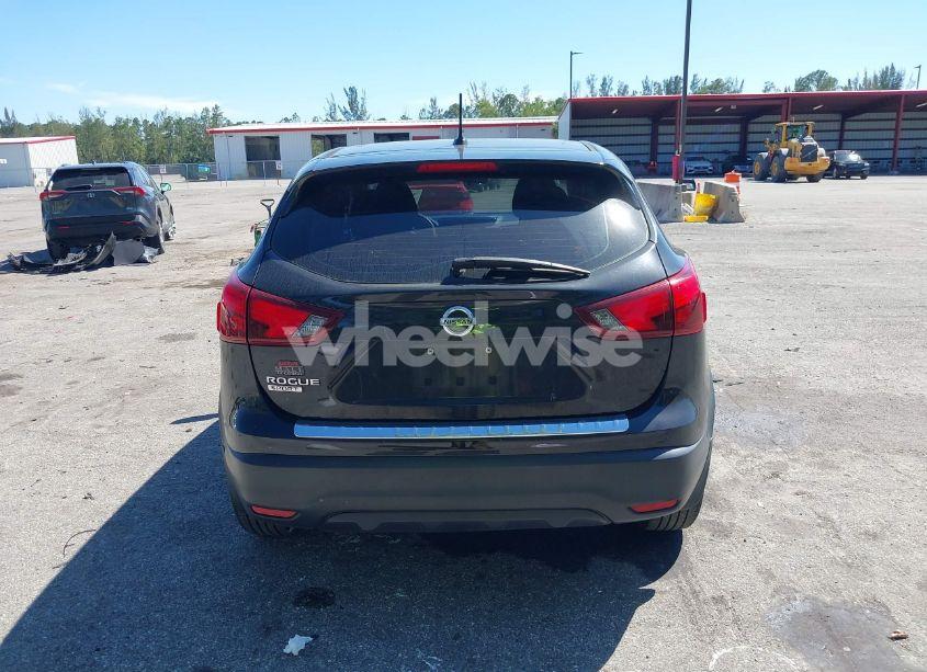 Photo 16 of 2018 Nissan Rogue SPORT S (VIN JN1BJ1CPXJW151837)