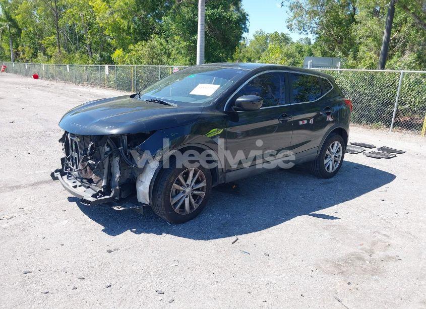 Photo 2 of 2018 Nissan Rogue SPORT S (VIN JN1BJ1CPXJW151837)