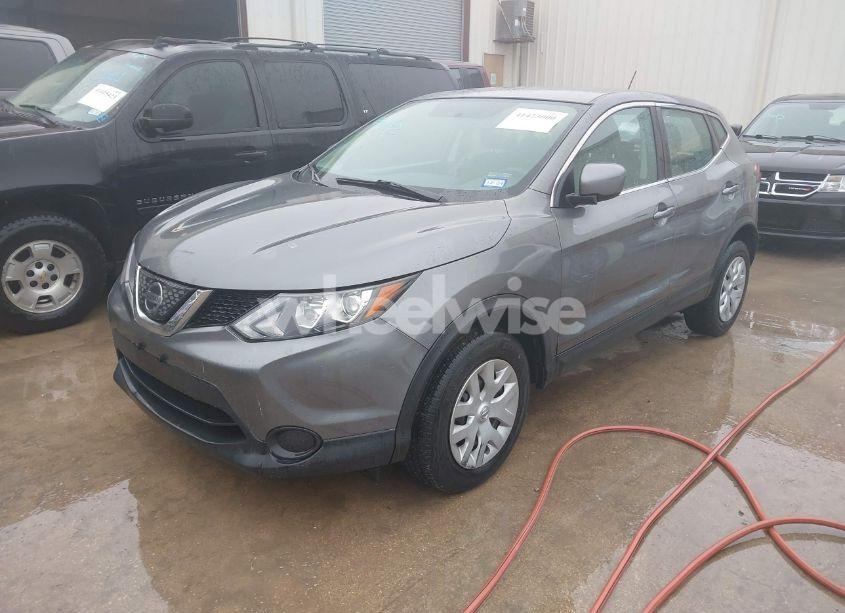 Photo 2 of 2018 Nissan Rogue SPORT S (VIN JN1BJ1CPXJW157251)