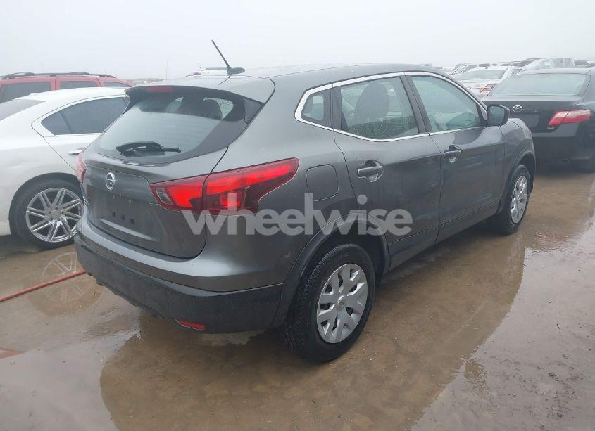 Photo 4 of 2018 Nissan Rogue SPORT S (VIN JN1BJ1CPXJW157251)