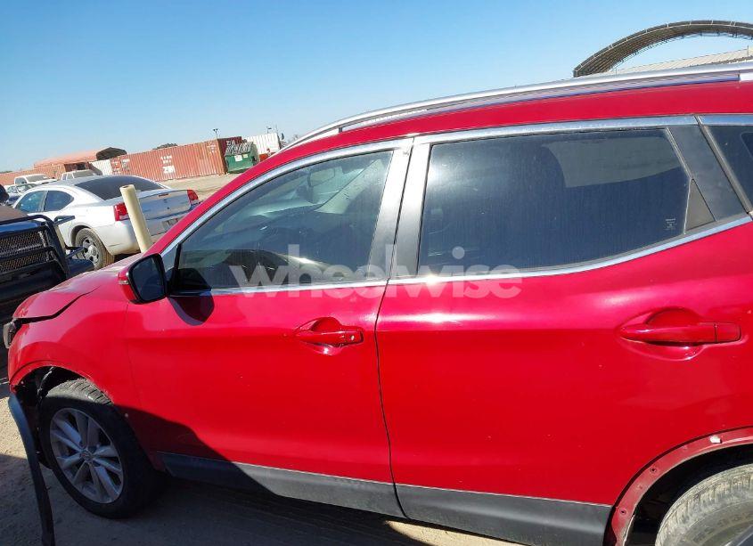 Photo 14 of 2018 Nissan Rogue SPORT SV (VIN JN1BJ1CPXJW165379)