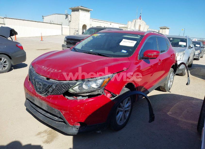 Photo 2 of 2018 Nissan Rogue SPORT SV (VIN JN1BJ1CPXJW165379)
