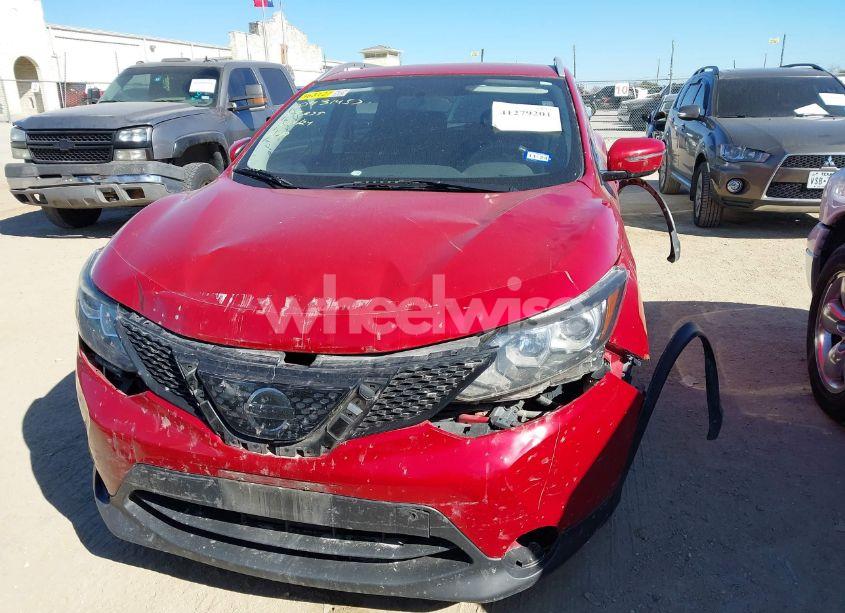 Photo 6 of 2018 Nissan Rogue SPORT SV (VIN JN1BJ1CPXJW165379)