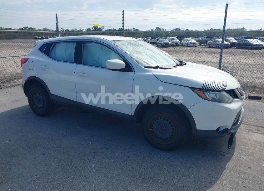 Photo 13 of 2018 Nissan Rogue SPORT S (VIN JN1BJ1CPXJW181775)