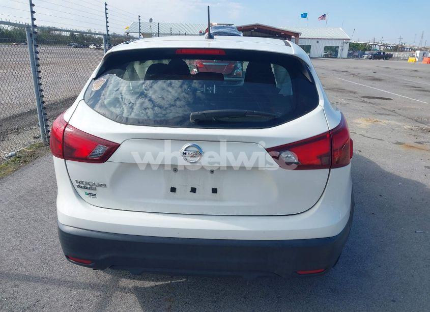 Photo 16 of 2018 Nissan Rogue SPORT S (VIN JN1BJ1CPXJW181775)