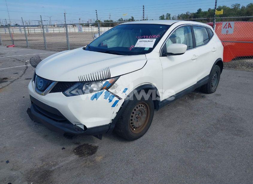 Photo 2 of 2018 Nissan Rogue SPORT S (VIN JN1BJ1CPXJW181775)
