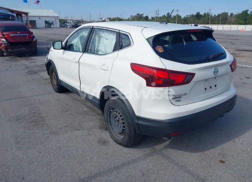 Photo 3 of 2018 Nissan Rogue SPORT S (VIN JN1BJ1CPXJW181775)