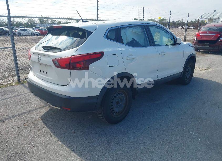 Photo 4 of 2018 Nissan Rogue SPORT S (VIN JN1BJ1CPXJW181775)