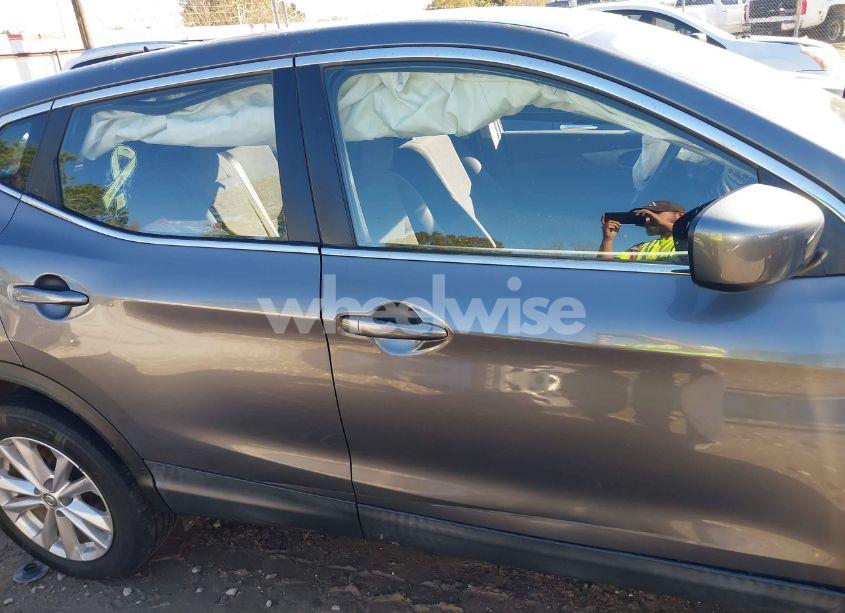 Photo 14 of 2018 Nissan Rogue SPORT S (VIN JN1BJ1CPXJW189620)