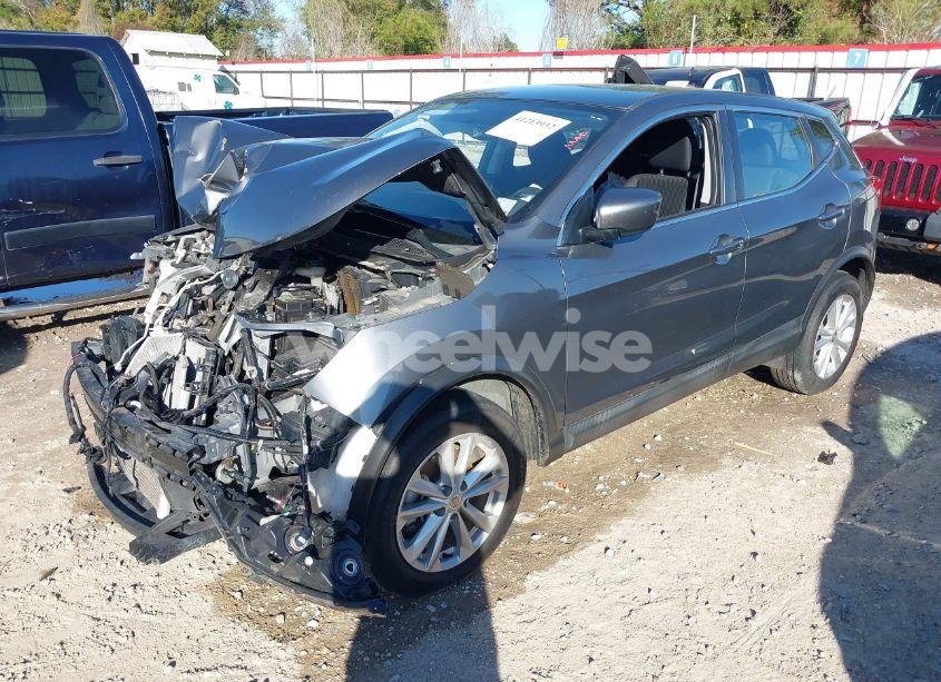 Photo 2 of 2018 Nissan Rogue SPORT S (VIN JN1BJ1CPXJW189620)