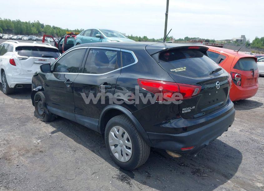 Photo 3 of 2019 Nissan Rogue SPORT S (VIN JN1BJ1CPXKW213089)