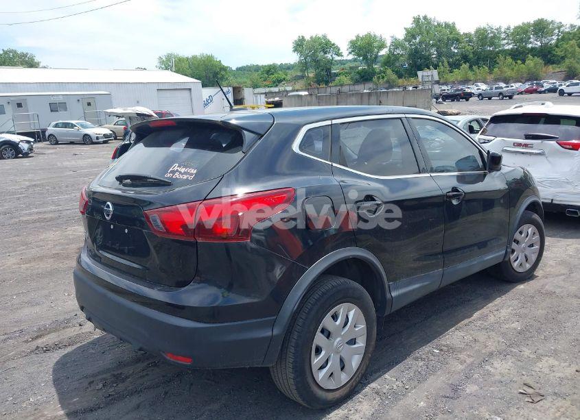 Photo 4 of 2019 Nissan Rogue SPORT S (VIN JN1BJ1CPXKW213089)